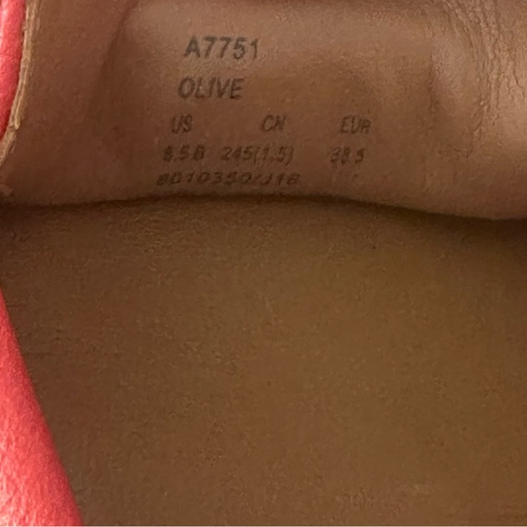 Authentic Coach Vintage Women's Coral Leather Loafers with Gold Detail! 8.5 Med - Picture 4 of 7